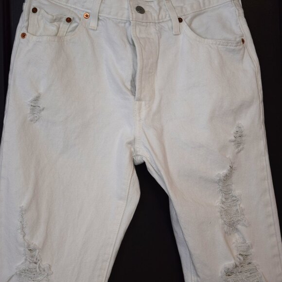 White Levi's 501's w/a‎ button fly 29x30 - Picture 4 of 13